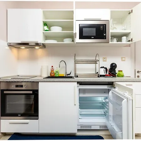 Stella 1&2 - Pink And Grey Near The Singing Fountains By Flat Mаnager Appartamento