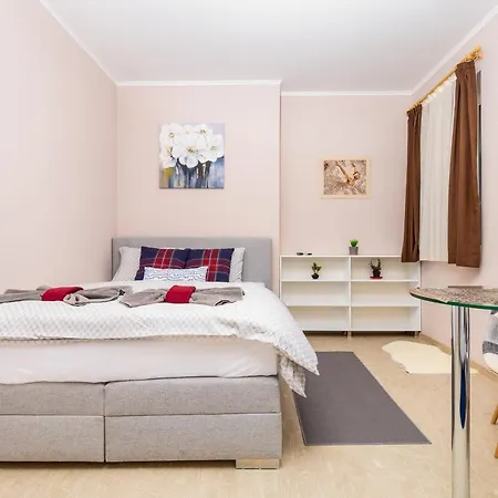 Apartment Stella 1&2 - Pink And Grey Near The Singing Fountains By Flat Mаnager Plowdiw