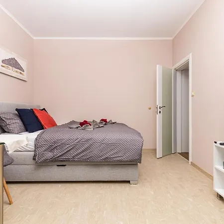 Apartment Stella 1&2 - Pink And Grey Near The Singing Fountains By Flat Mаnager Plowdiw