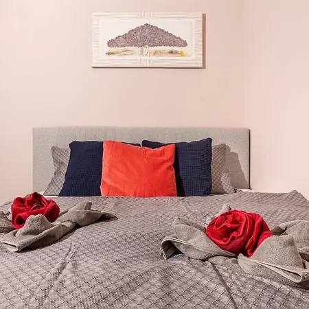 Lejlighed Stella 1&2 - Pink And Grey Near The Singing Fountains By Flat Mаnager Plovdiv