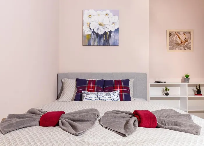 Stella 1&2 - Pink And Grey Near The Singing Fountains By Flat Mаnager Plovdiv